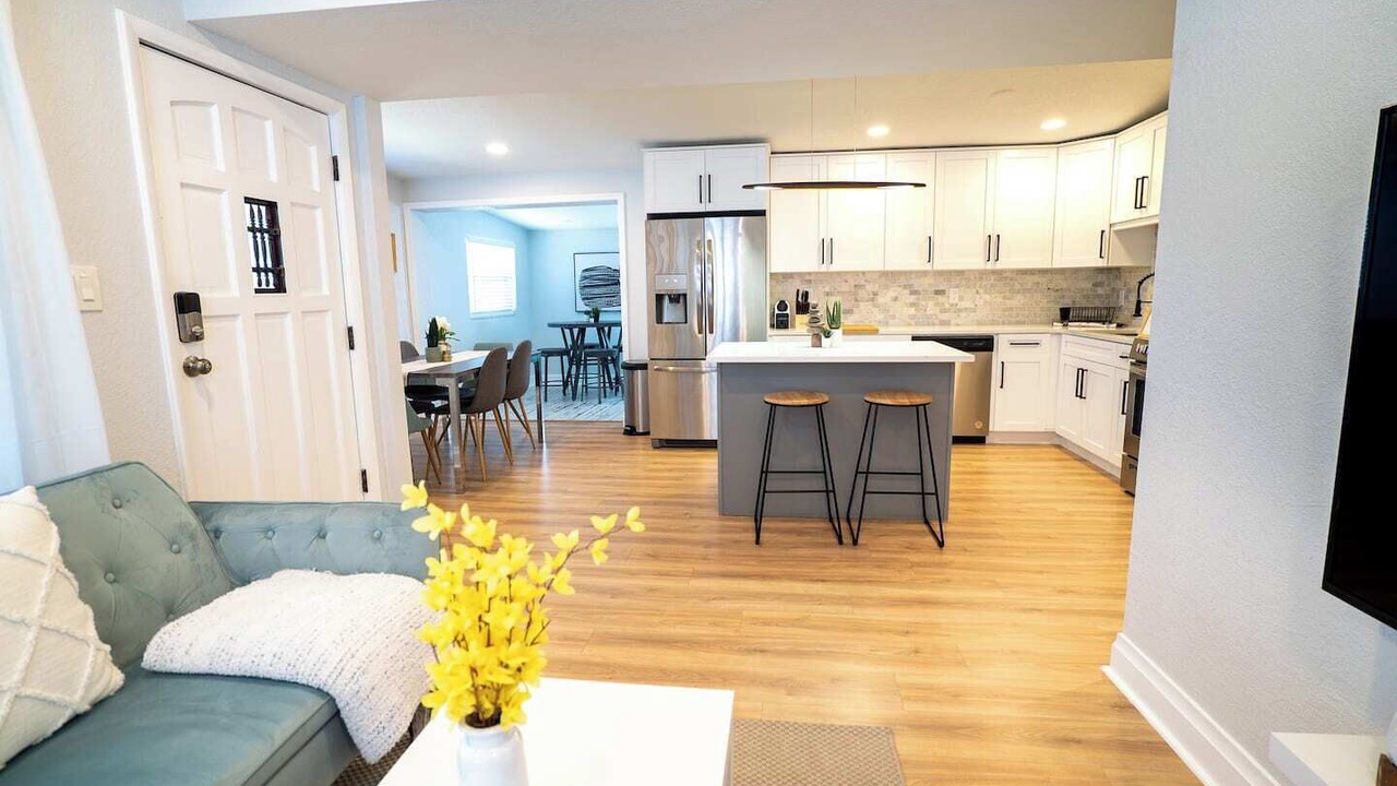 Photo of Livingroom in Carver City - Lincoln Gardens