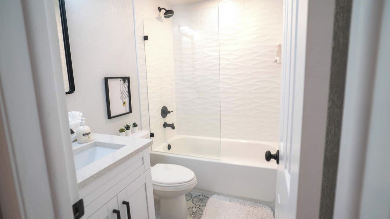 Photo of Bathroom in Carver City - Lincoln Gardens
