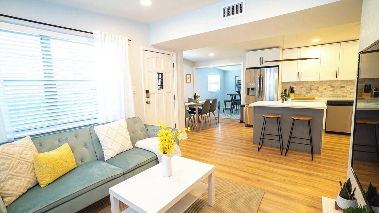Photo of Livingroom in Carver City - Lincoln Gardens