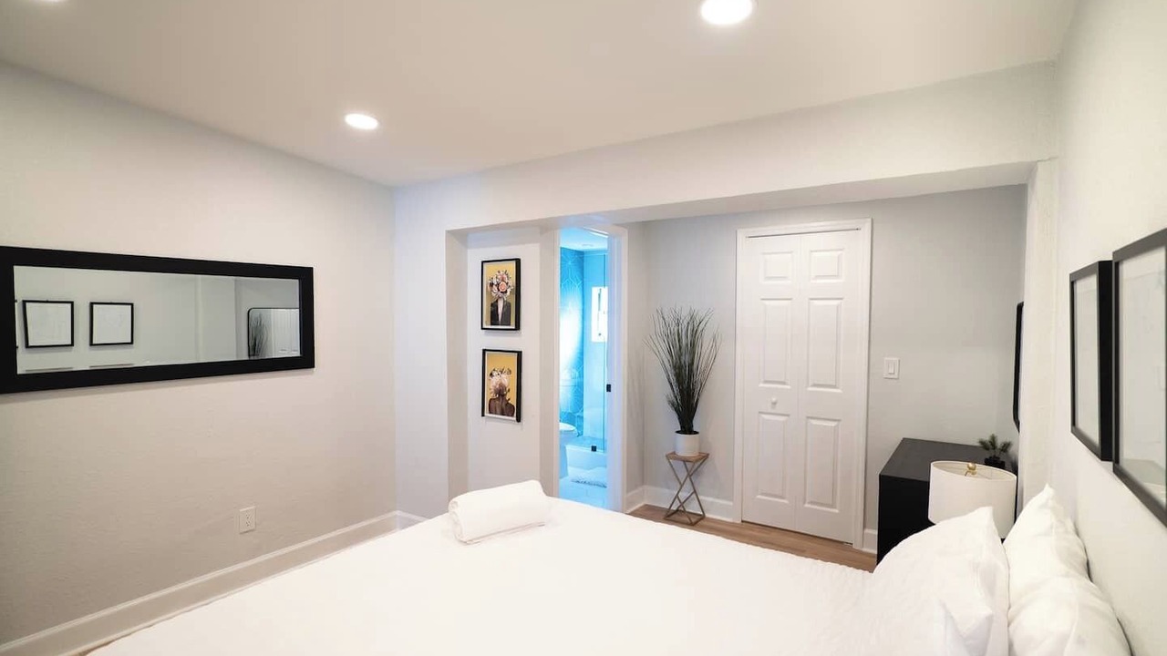 Photo of Bedroom in Carver City - Lincoln Gardens