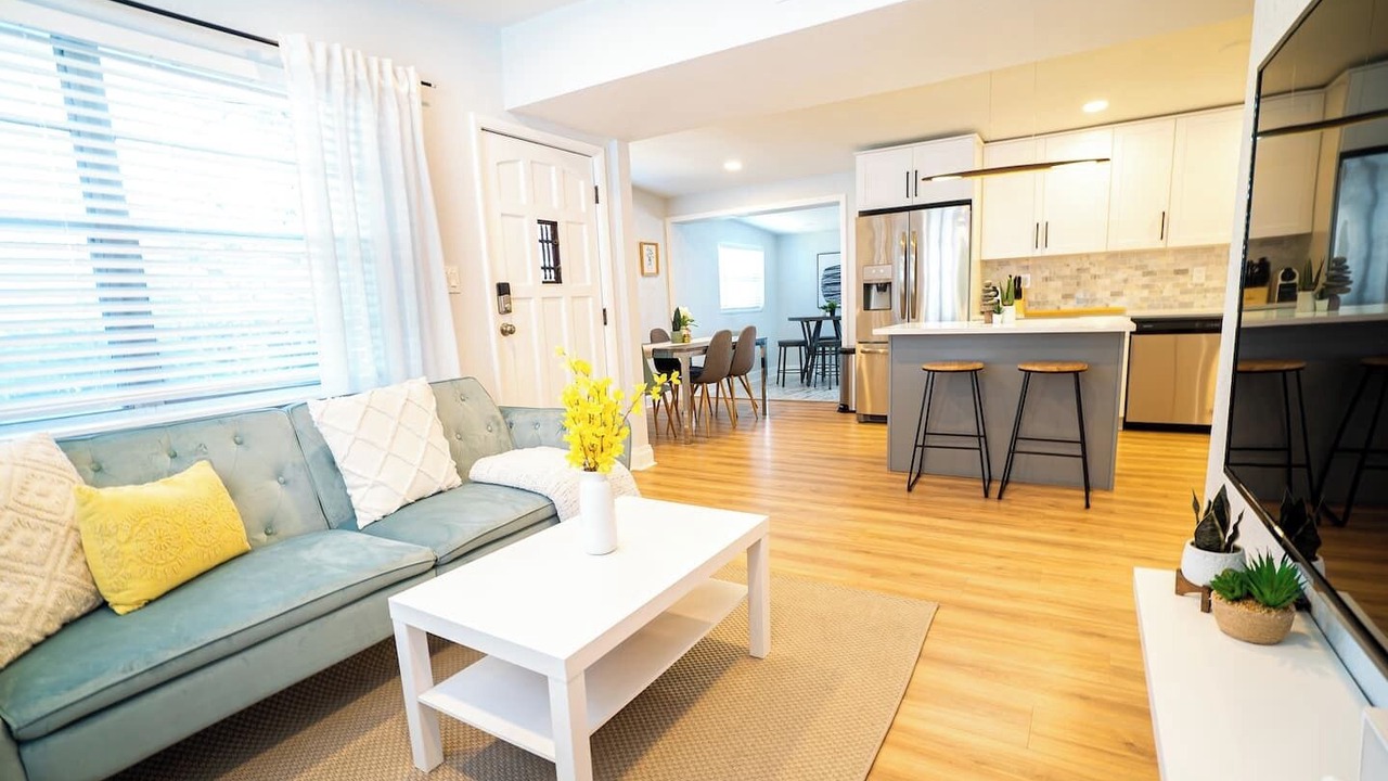 Photo of Livingroom in Carver City - Lincoln Gardens