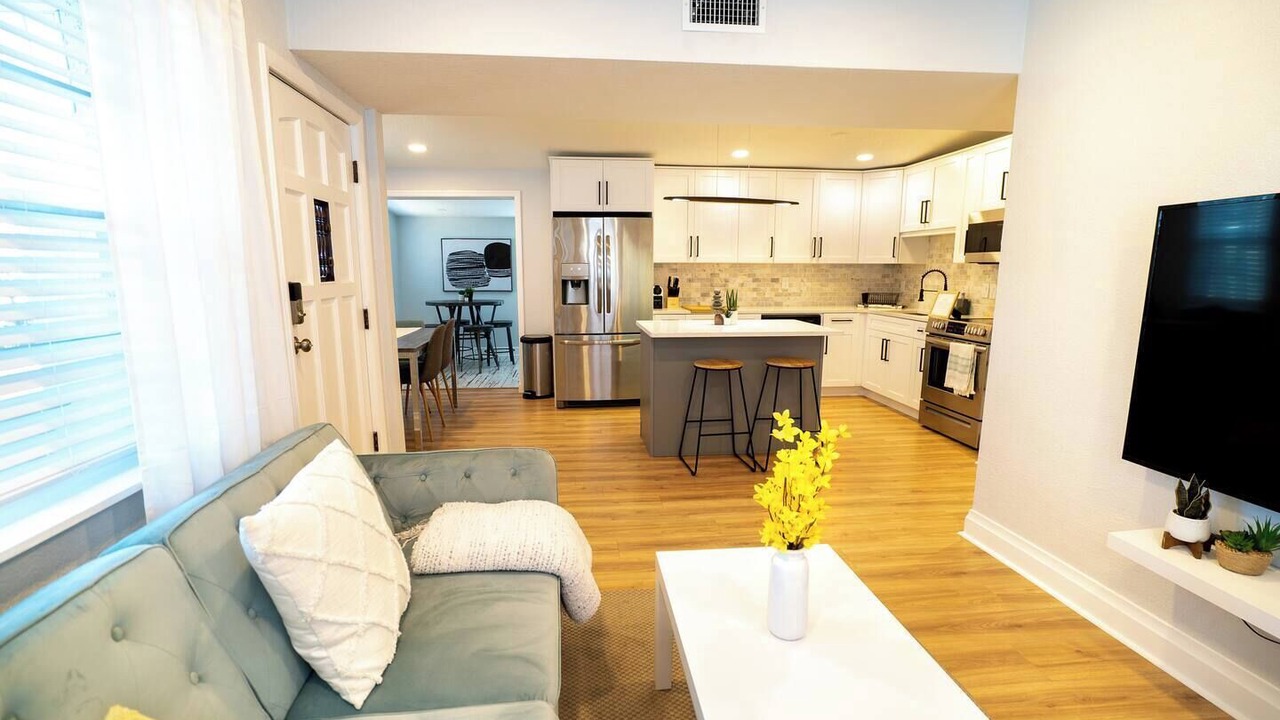 Photo of Livingroom in Carver City - Lincoln Gardens