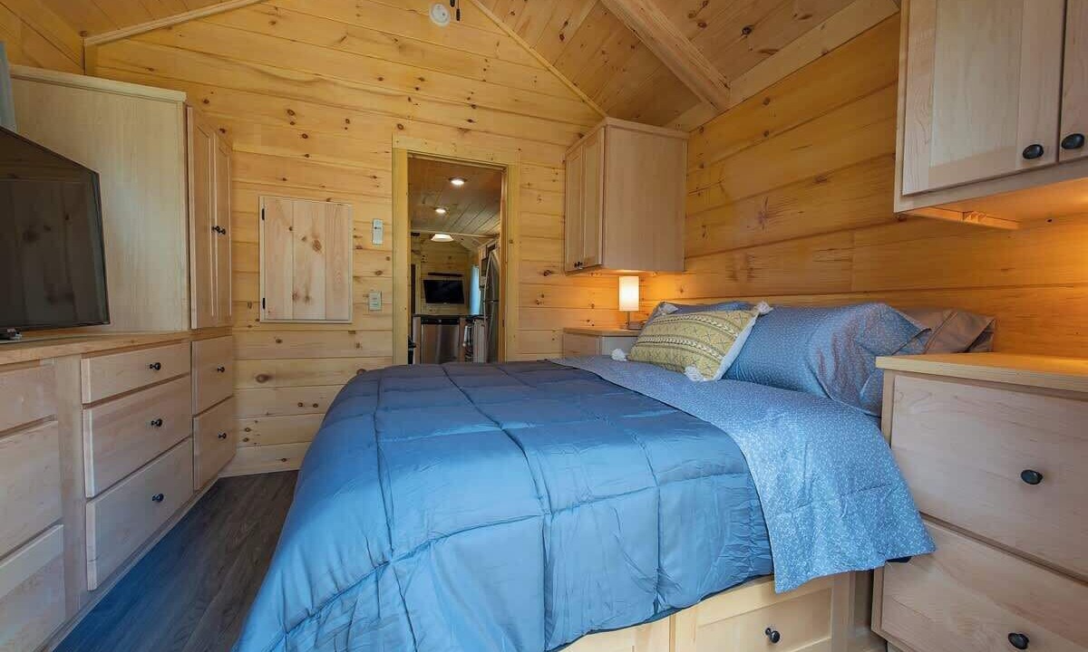 Photo of Bedroom in Lookout Valley Neighborhood Association