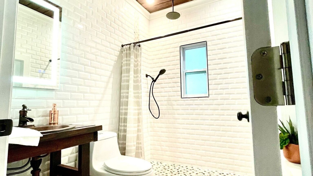 Photo of Bathroom in Fairvilla