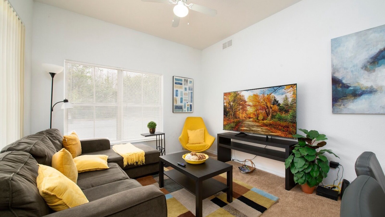 Photo of Livingroom in Venetian Bay Villages