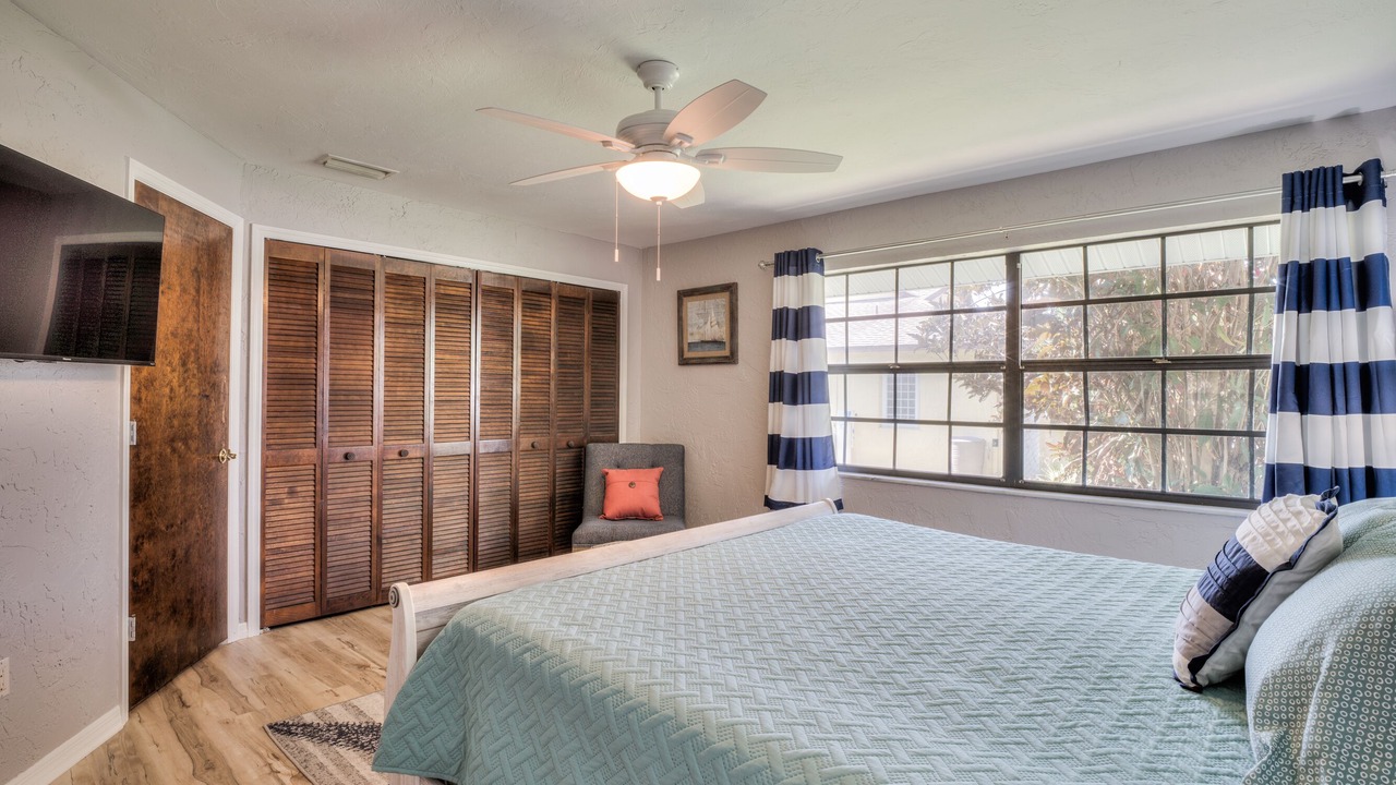 Photo of Bedroom in Yacht Club