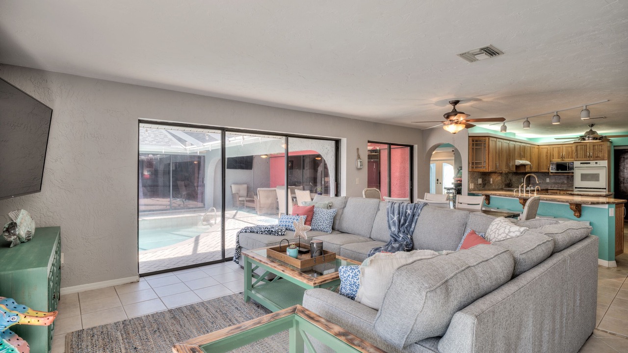 Photo of Livingroom in Yacht Club