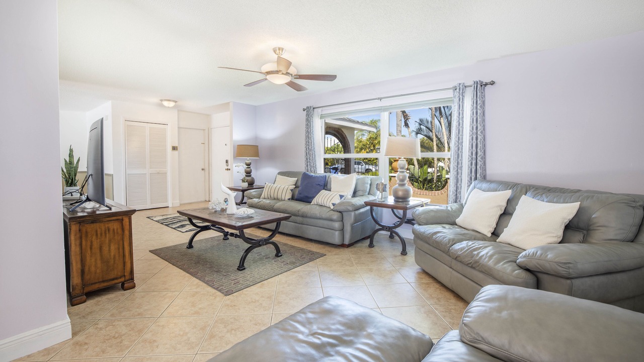 Photo of Livingroom in Apollo Beach