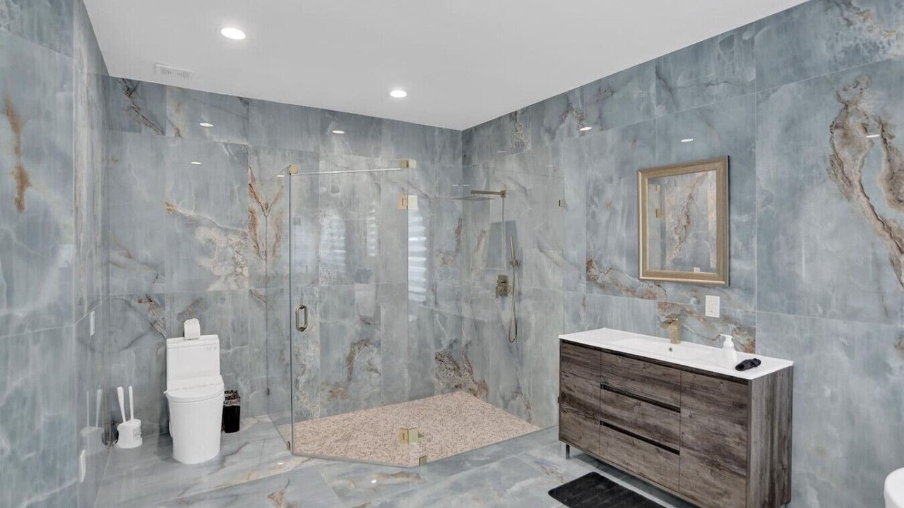 Photo of Bathroom in Davie