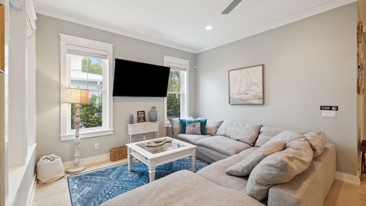 Photo of Livingroom in White's Gulfview
