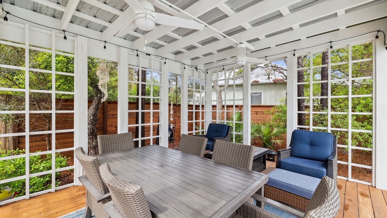 Photo of Outdoor in White's Gulfview