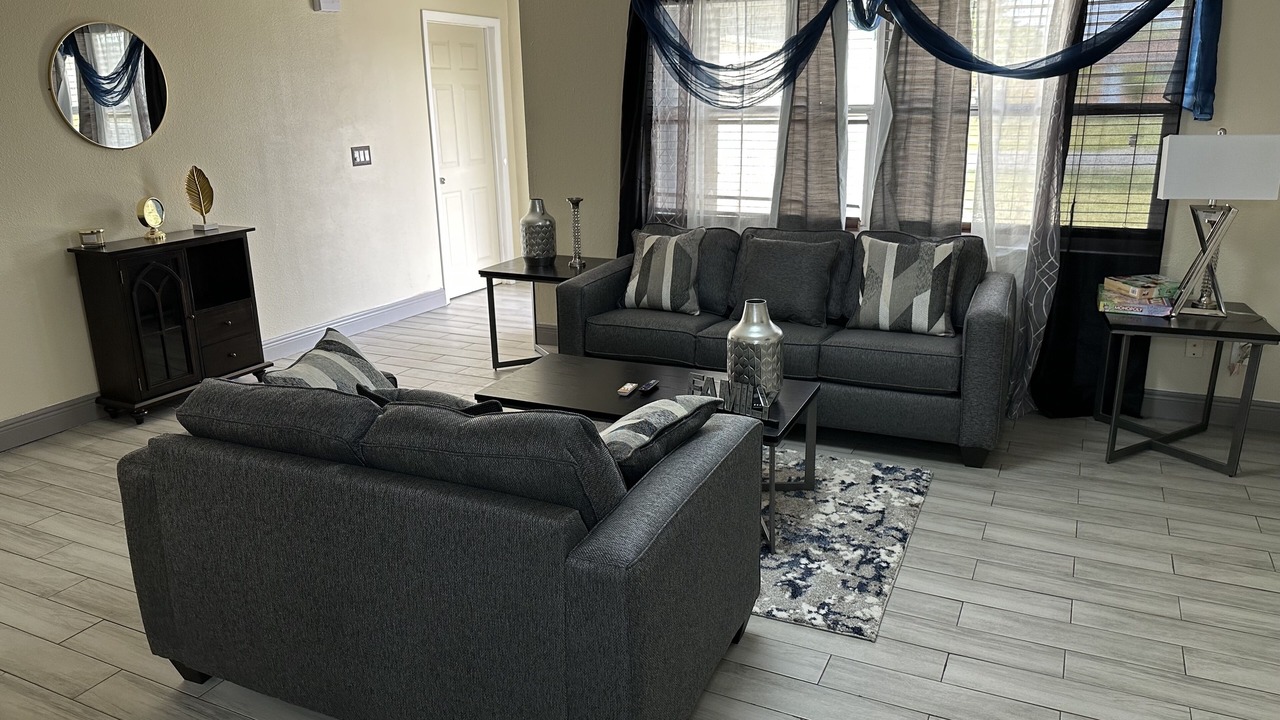 Photo of Livingroom in Oak Ridge