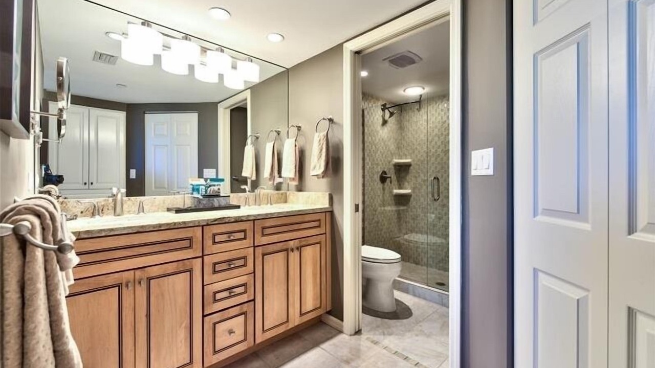 Photo of Bathroom in Park Shore