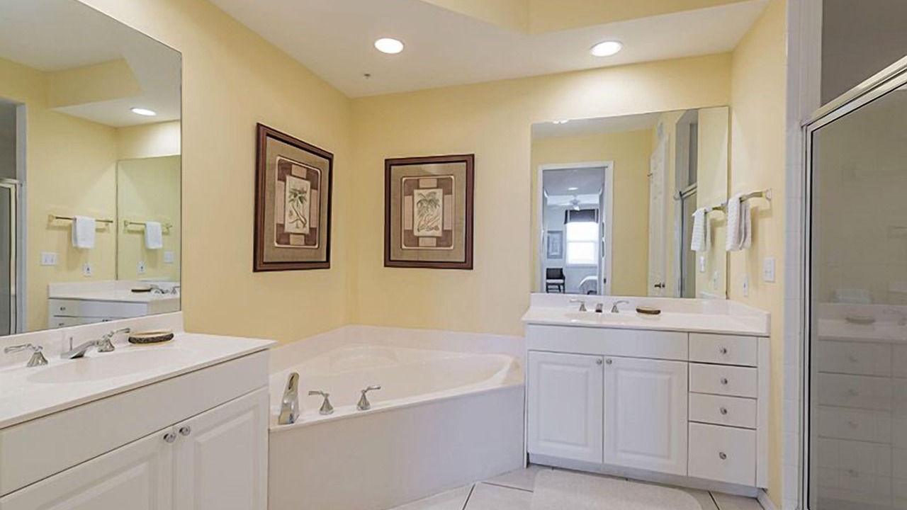 Photo of Bathroom in Vanderbilt Beach