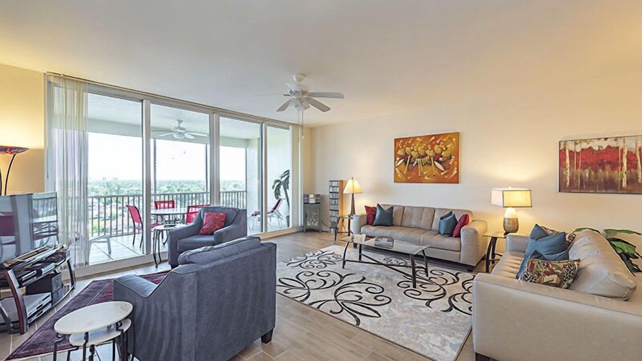 Photo of Livingroom in Vanderbilt Beach