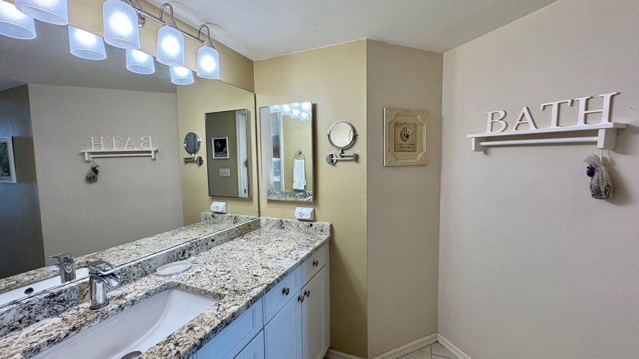 Photo of Bathroom in Vanderbilt Beach