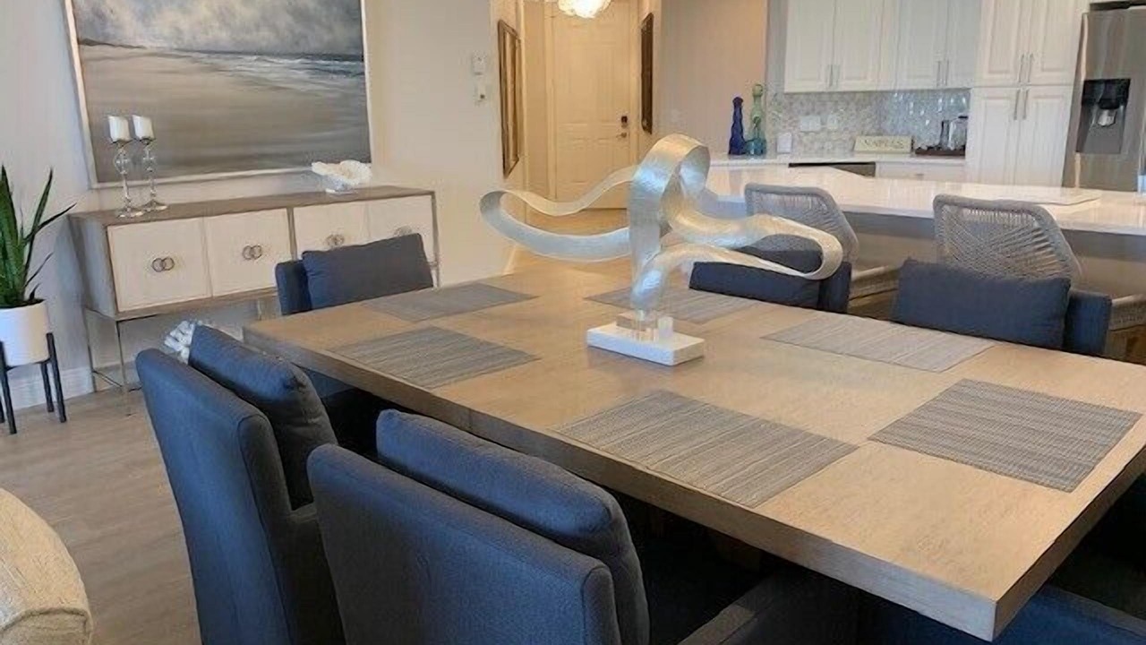 Photo of Livingroom in Vanderbilt Beach
