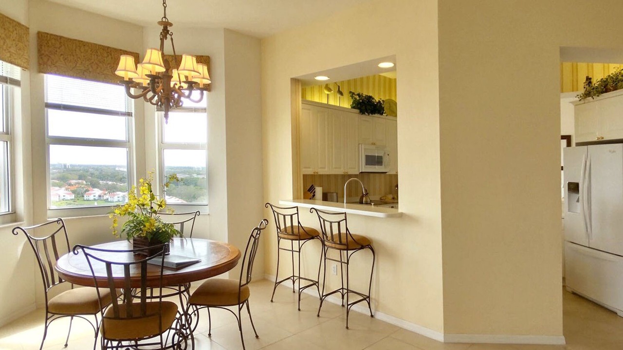 Photo of Livingroom in Vanderbilt Beach