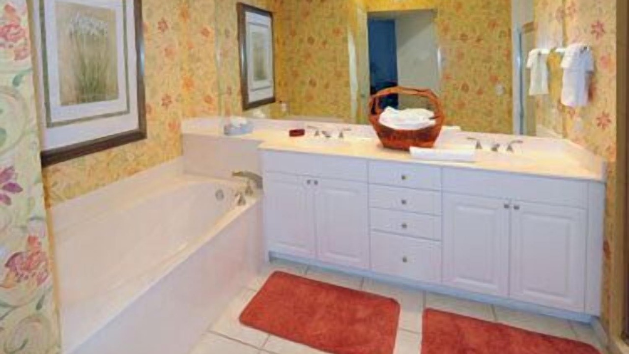 Photo of Bathroom in Vanderbilt Beach