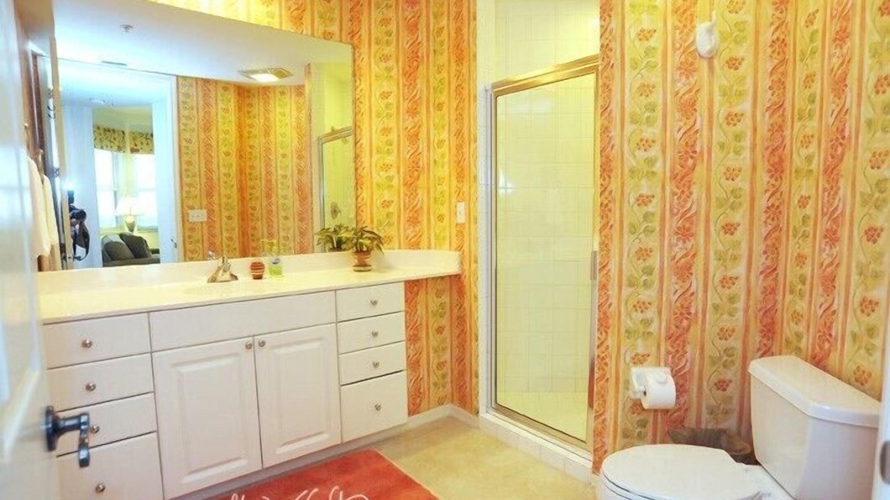 Photo of Bathroom in Vanderbilt Beach