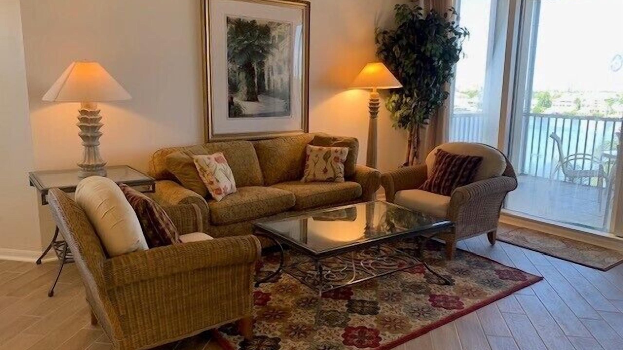Photo of Livingroom in Vanderbilt Beach