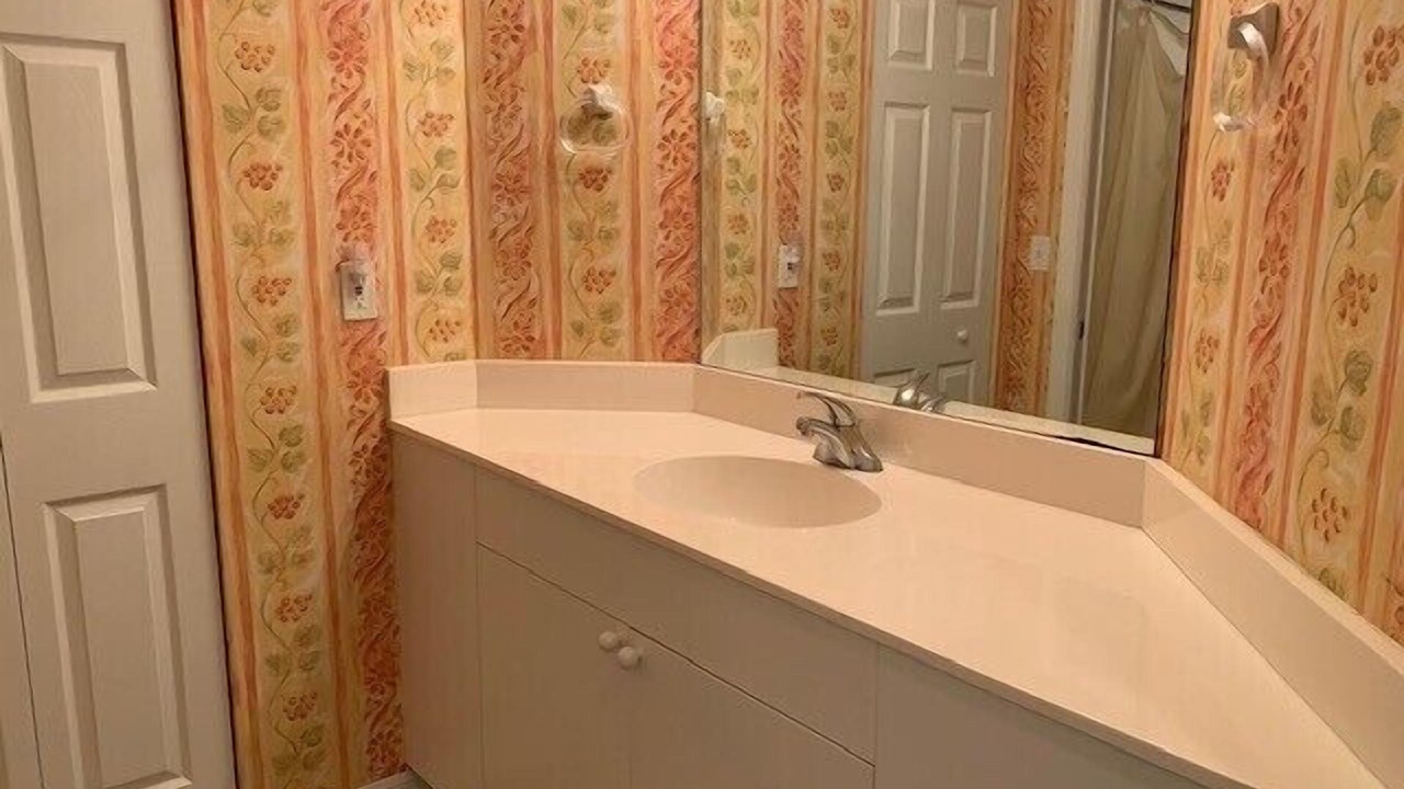 Photo of Bathroom in Vanderbilt Beach