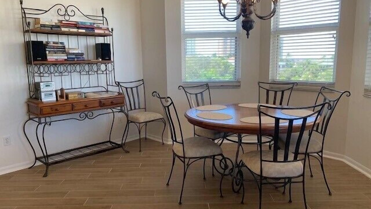 Photo of Livingroom in Vanderbilt Beach