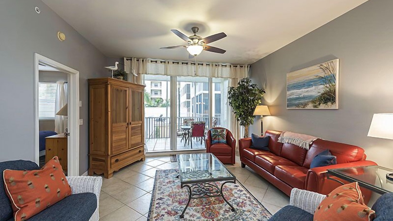 Photo of Livingroom in Vanderbilt Beach