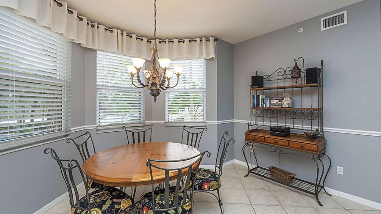Photo of Livingroom in Vanderbilt Beach