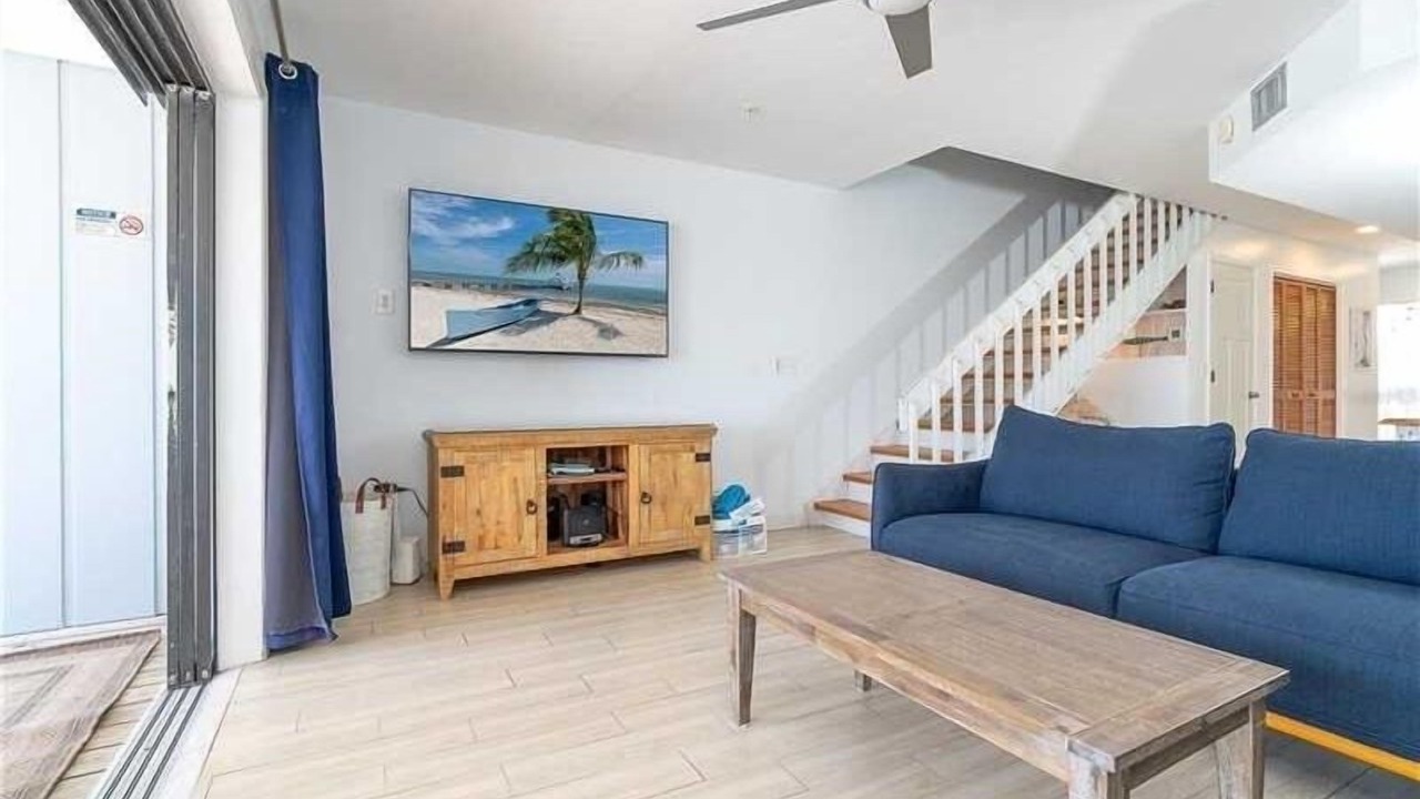 Photo of Livingroom in Palm Island