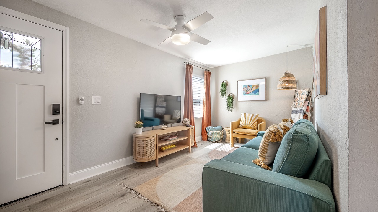 Photo of Livingroom in North Hyde Park