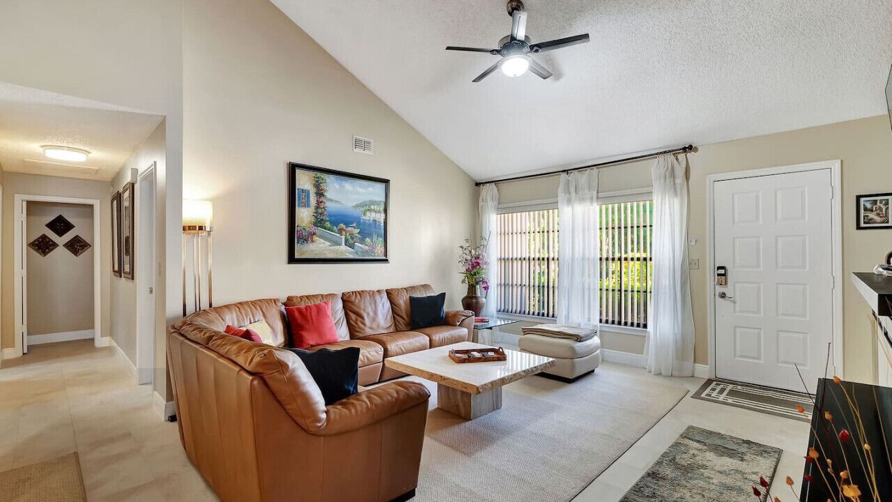 Photo of Livingroom in Saddlebrook