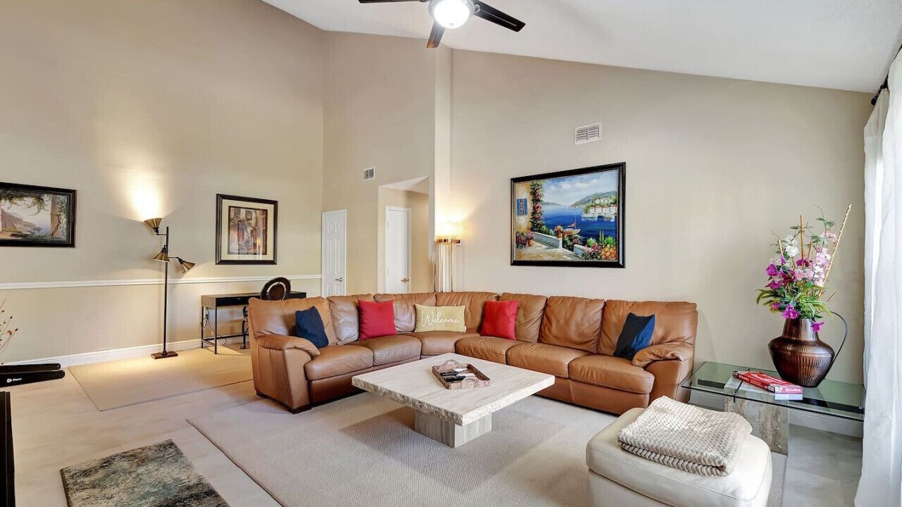 Photo of Livingroom in Saddlebrook