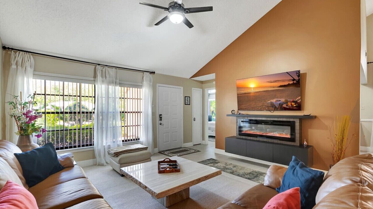Photo of Livingroom in Saddlebrook