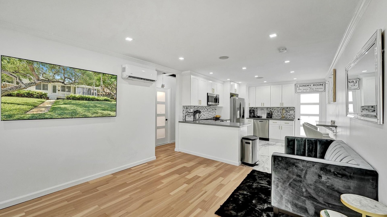 Photo of Livingroom in Harbordale