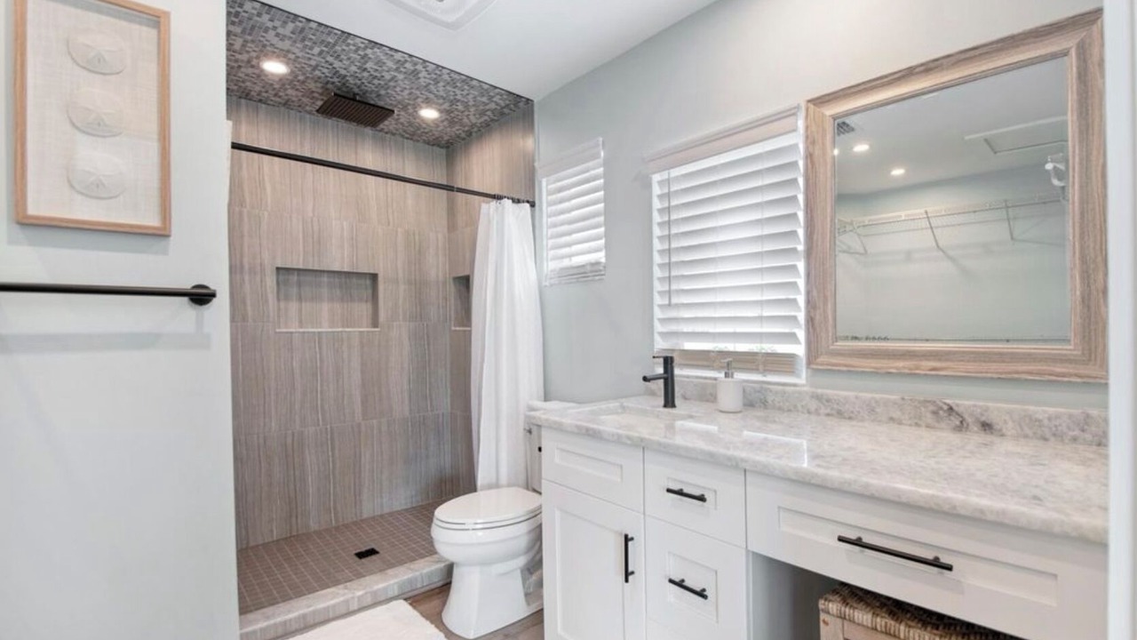 Photo of Bathroom in Isles of Capri