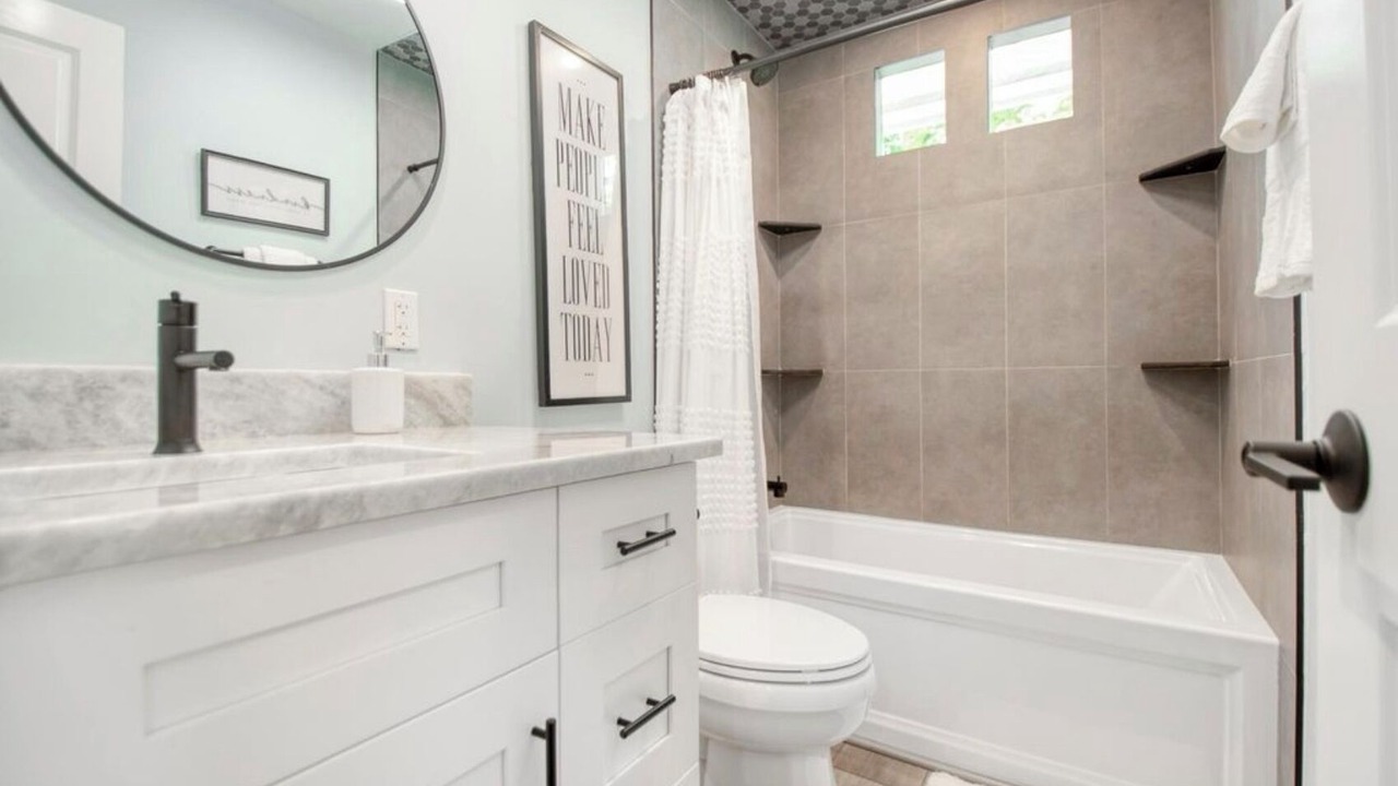 Photo of Bathroom in Isles of Capri