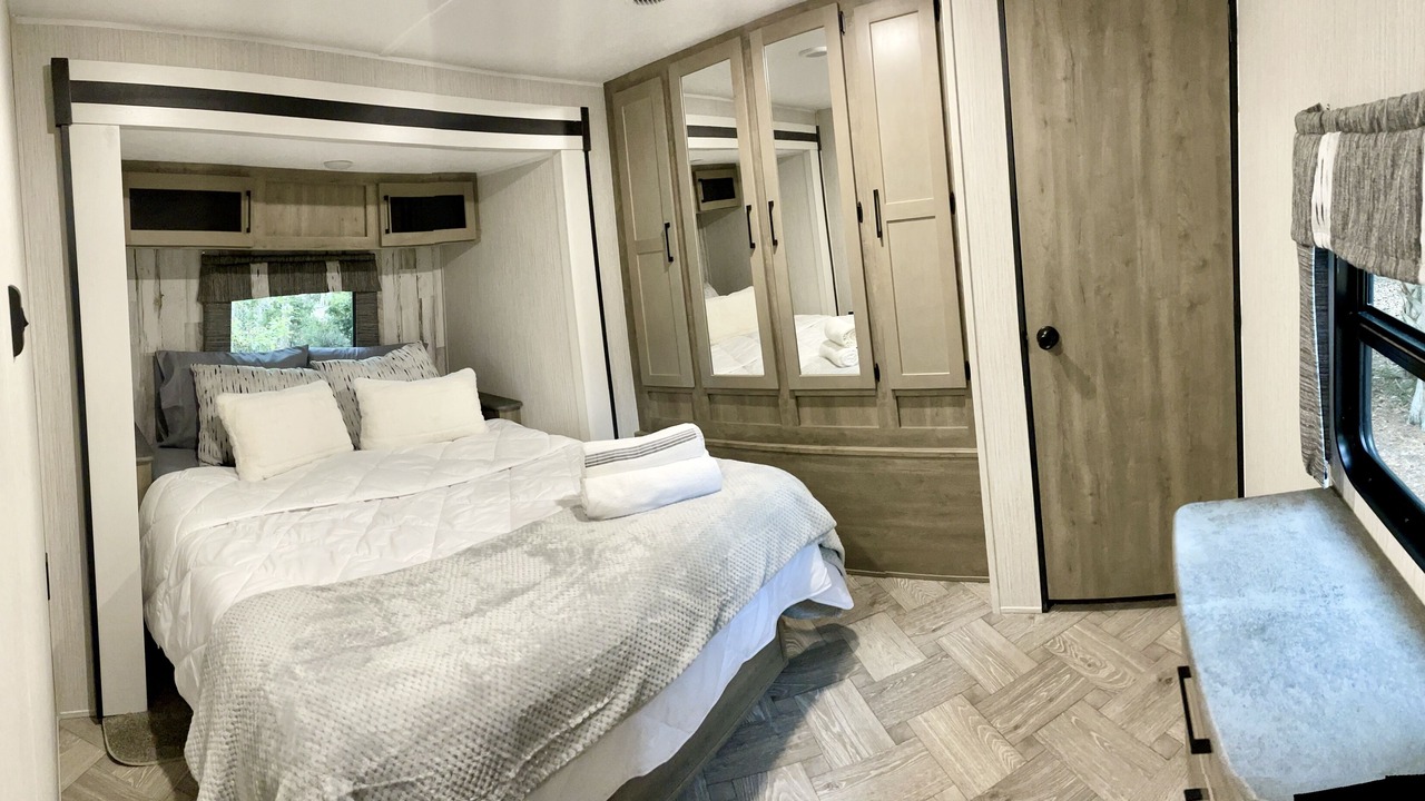 Photo of Bedroom in Seaboard Industrial