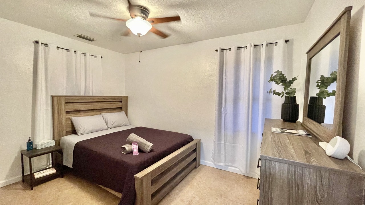 Photo of Bedroom in Howey-in-the-Hills