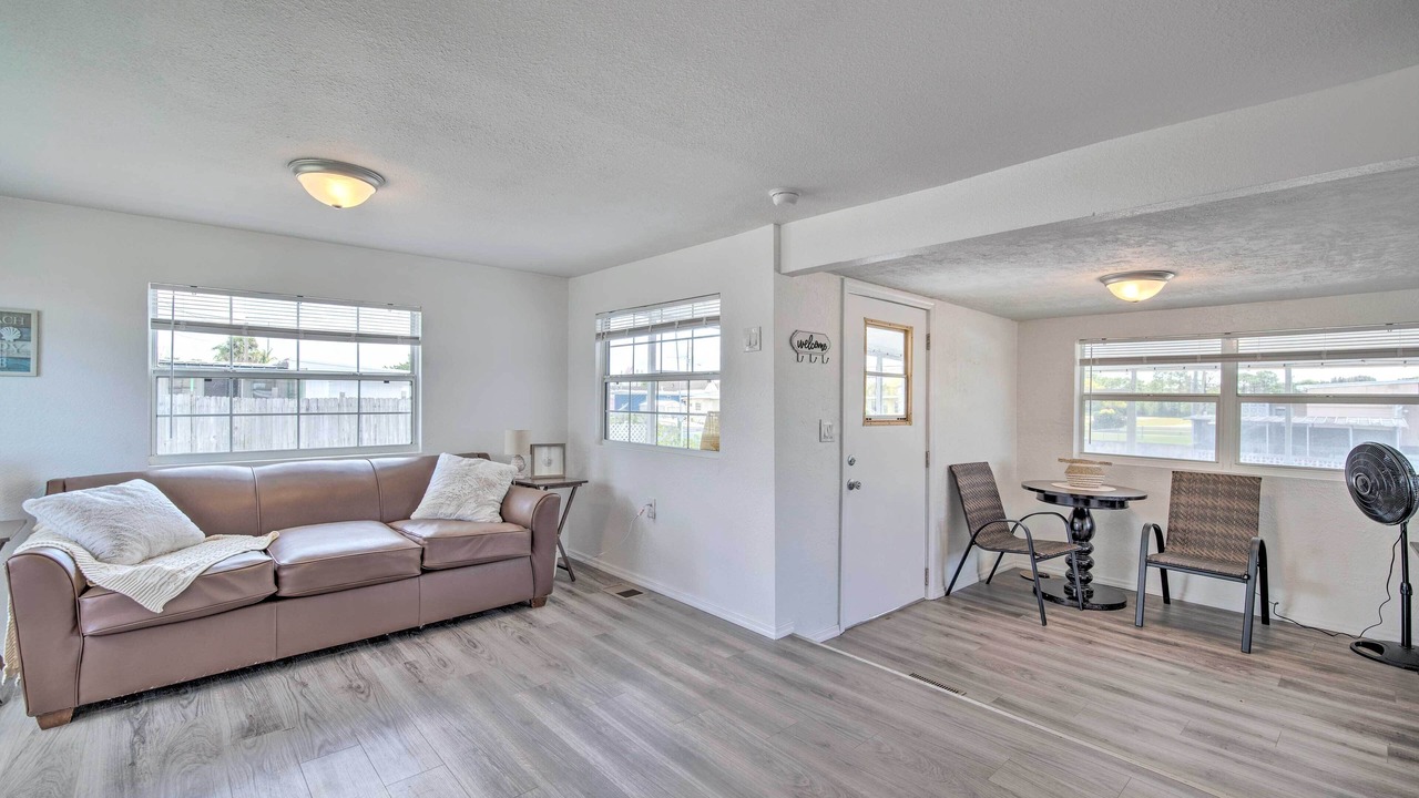 Photo of Livingroom in Signal Cove