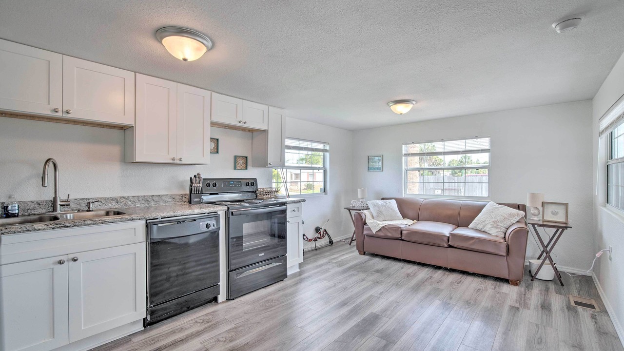 Photo of Livingroom in Signal Cove