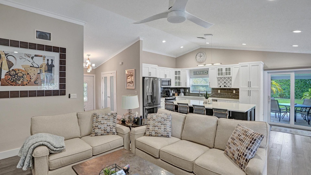 Photo of Livingroom in Lake Ida Shores