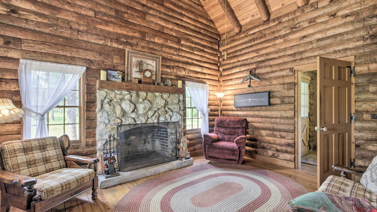 Photo of Livingroom in Candler