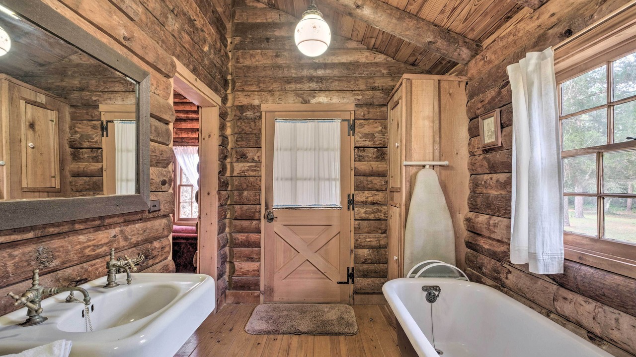 Photo of Bathroom in Candler