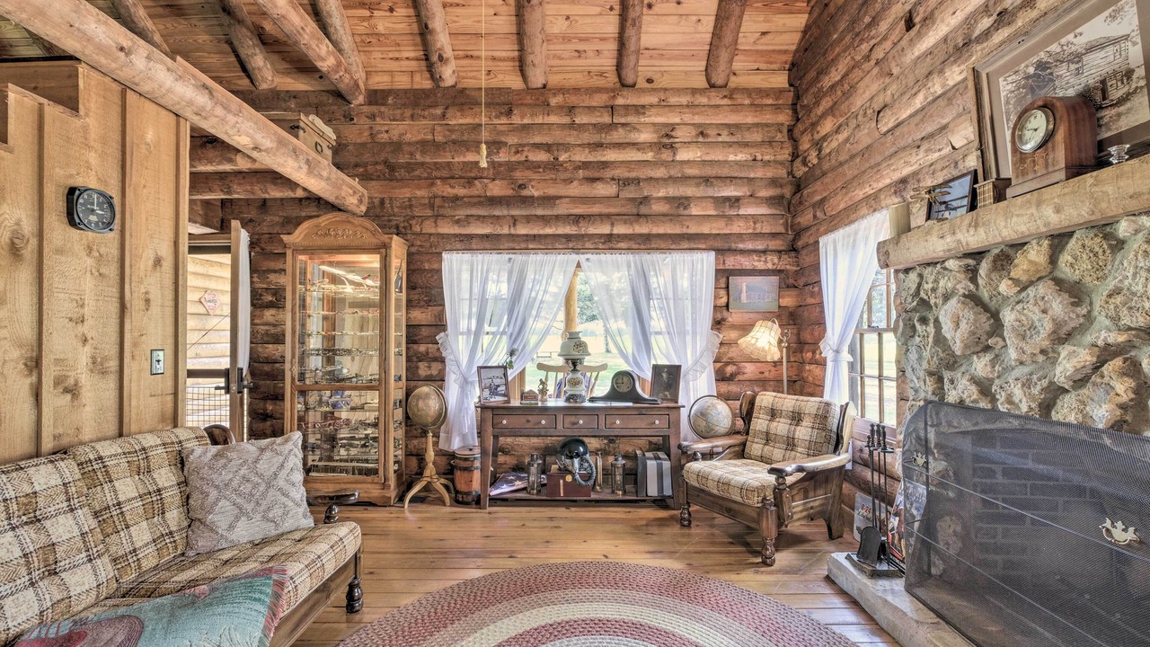 Photo of Livingroom in Candler