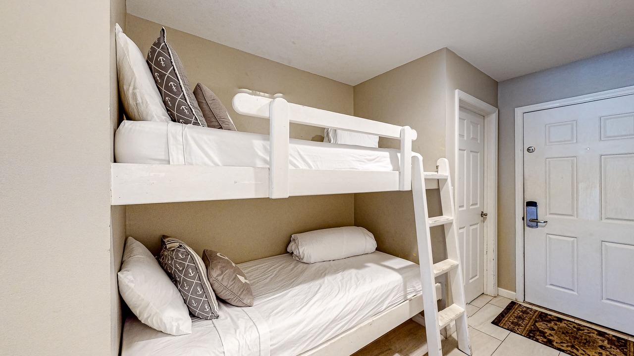 Photo of Bedroom in Miramar Beach
