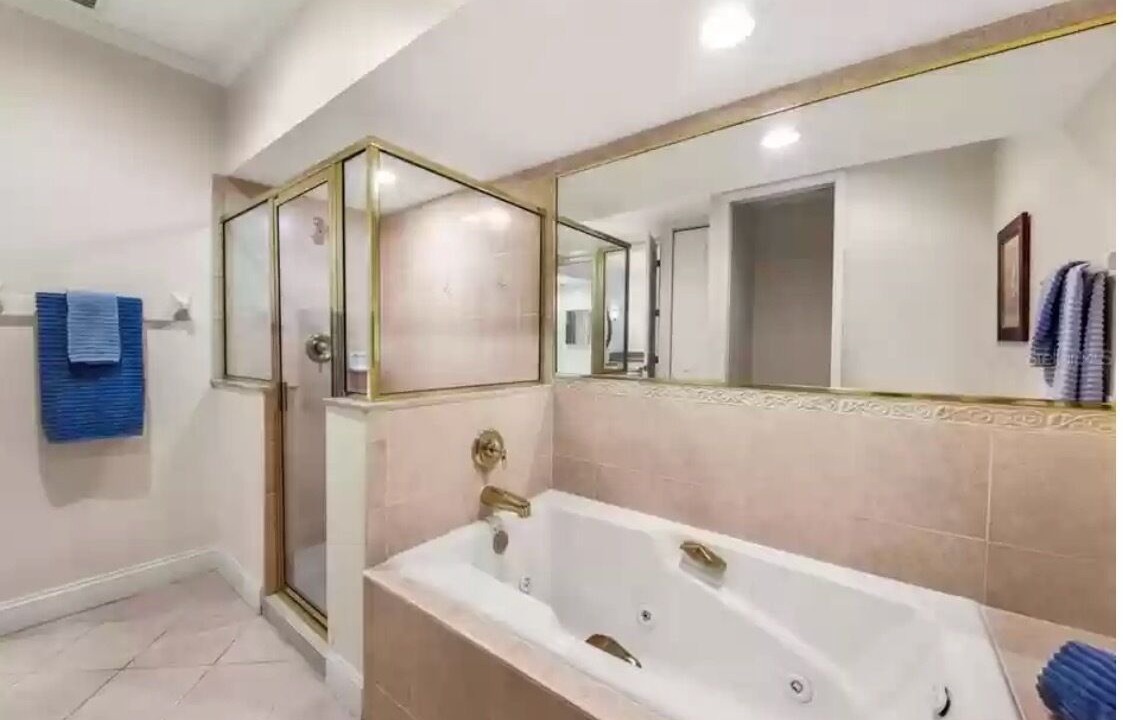 Photo of Bathroom in Bayshore Gardens