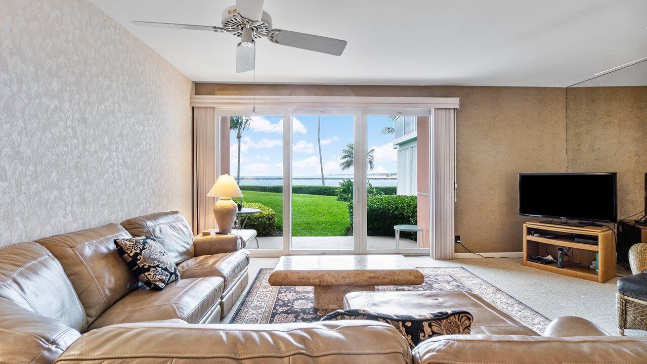 Photo of Livingroom in Florida North Atlantic Coast