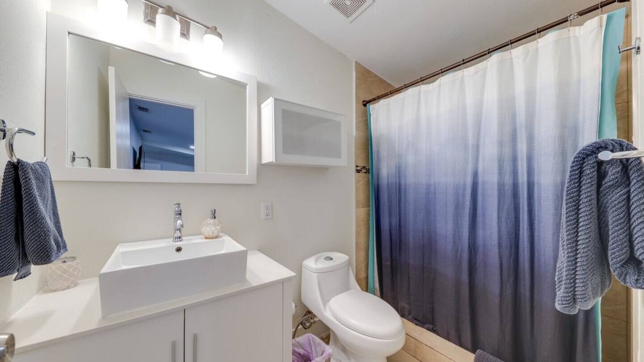Photo of Bathroom in Central Fort Lauderdale
