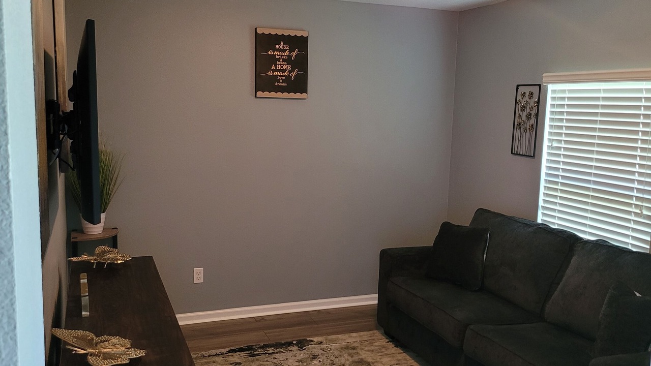 Photo of Livingroom in Northside